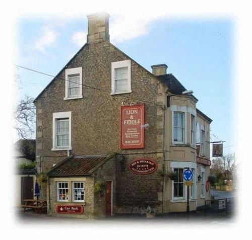 Lion And Fiddle Hotel Trowbridge Bagian luar foto