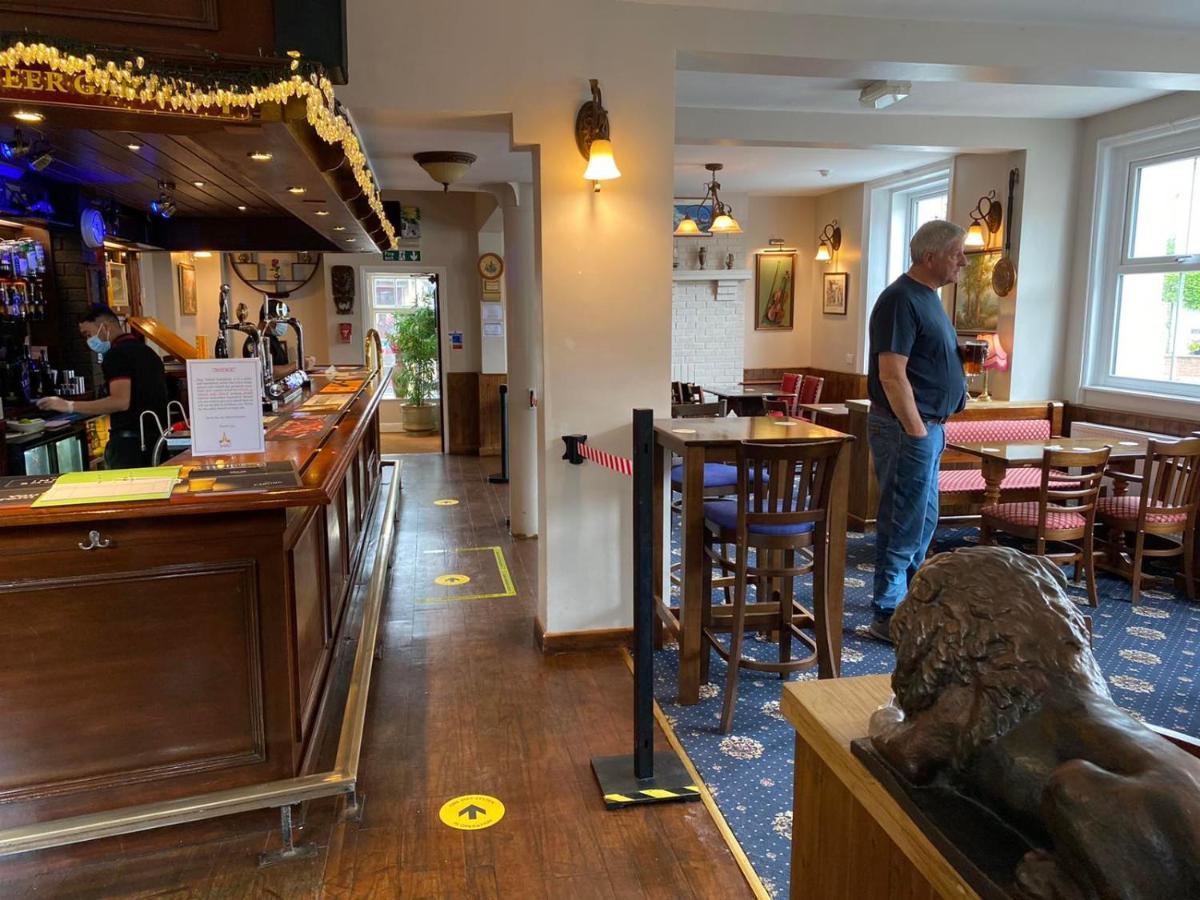 Lion And Fiddle Hotel Trowbridge Bagian luar foto