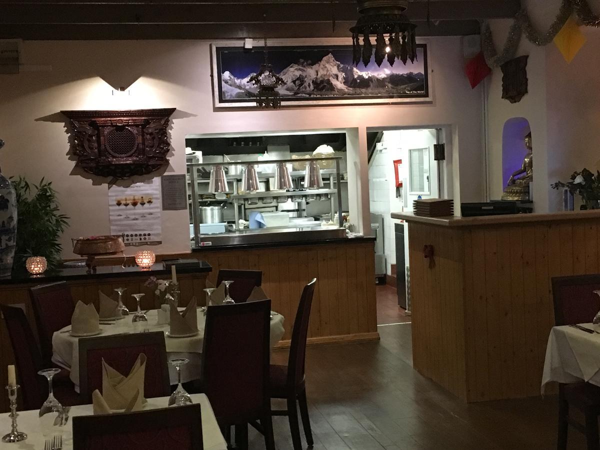 Lion And Fiddle Hotel Trowbridge Bagian luar foto