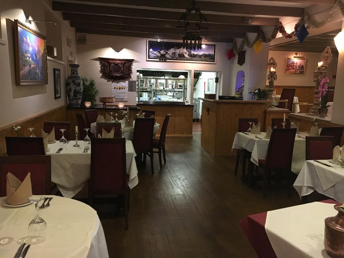 Lion And Fiddle Hotel Trowbridge Bagian luar foto